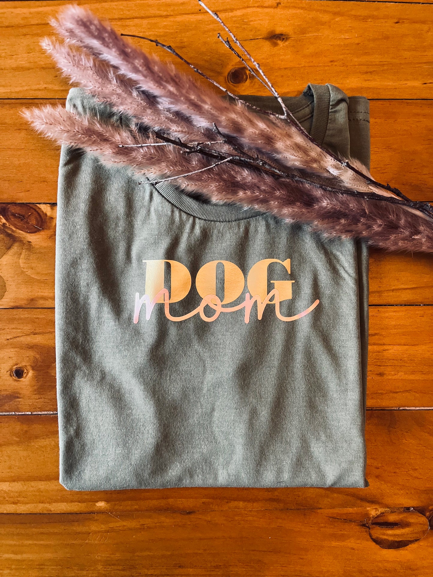 T-Shirt „Dog mom“ olivgrün